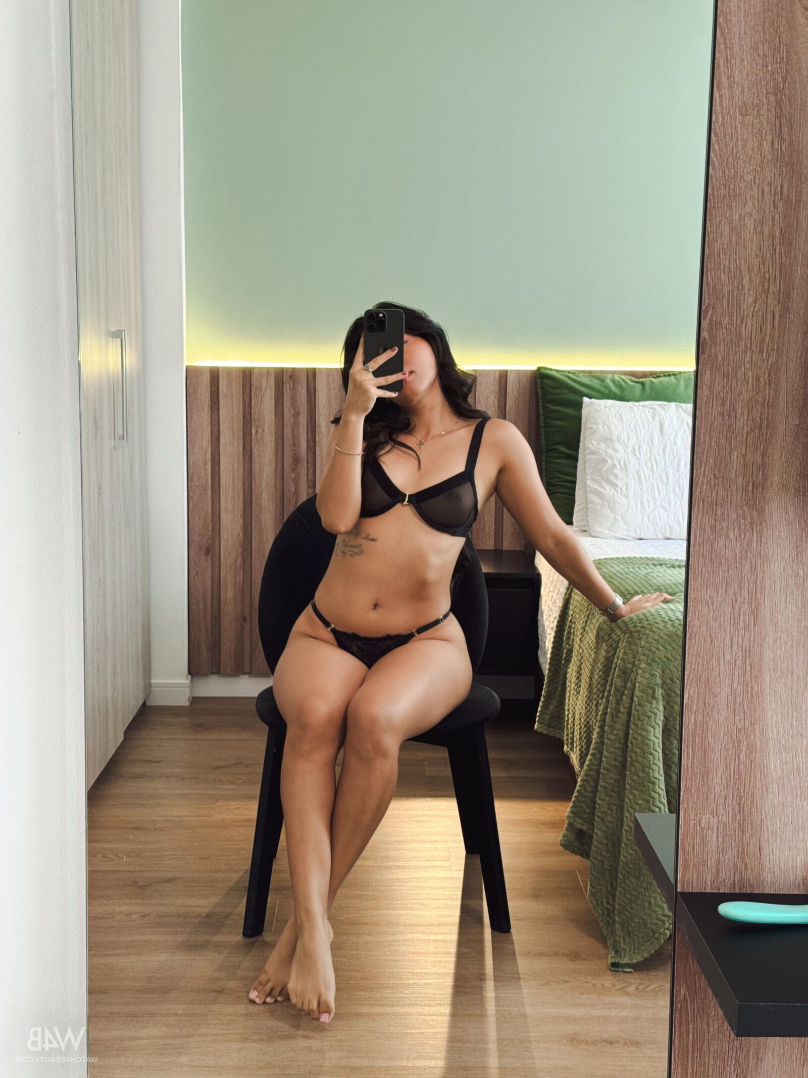 Leyla Gray Yo selfie uエロティックな挨拶