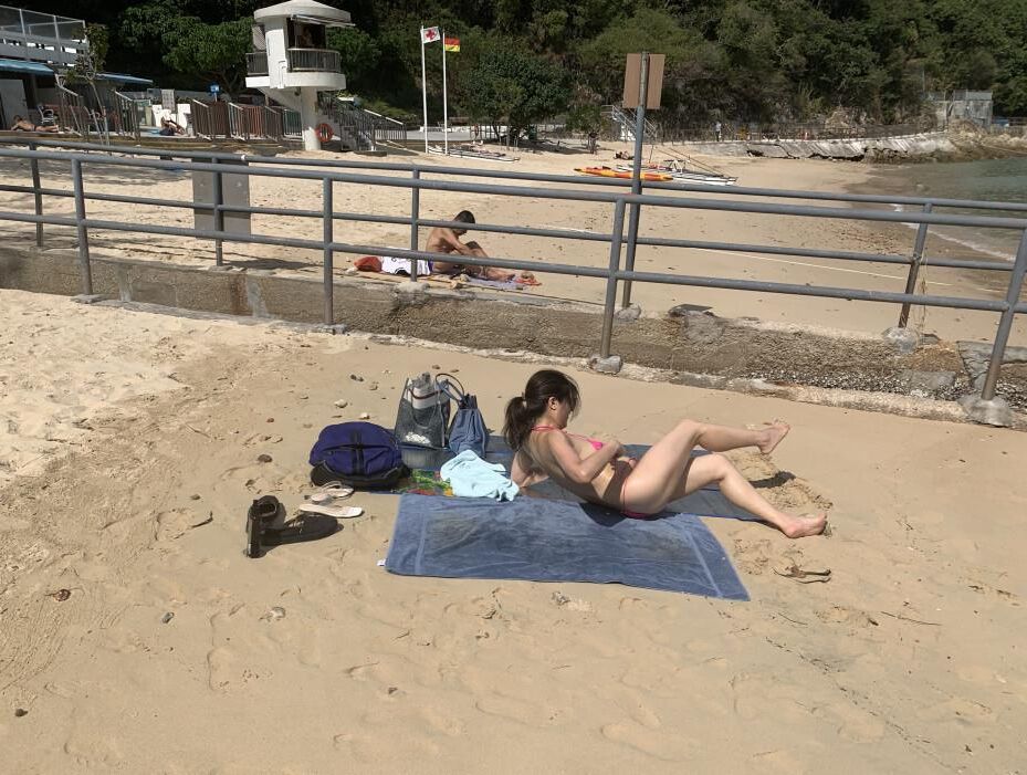 Damas en bikinis