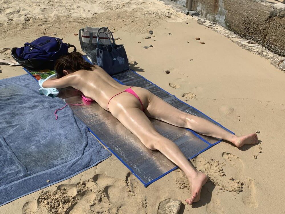 Damas en bikinis