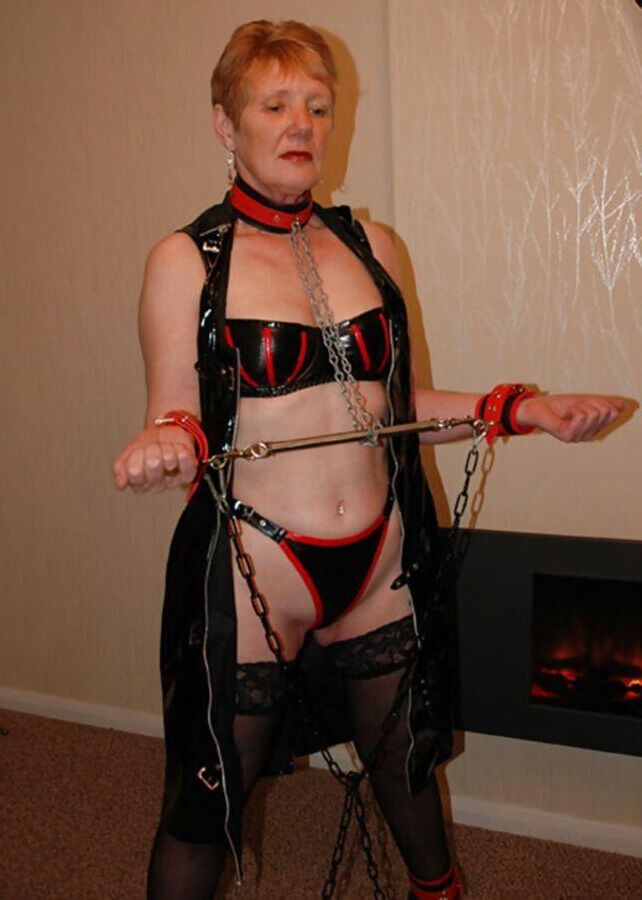 MILF vintage em escravidão