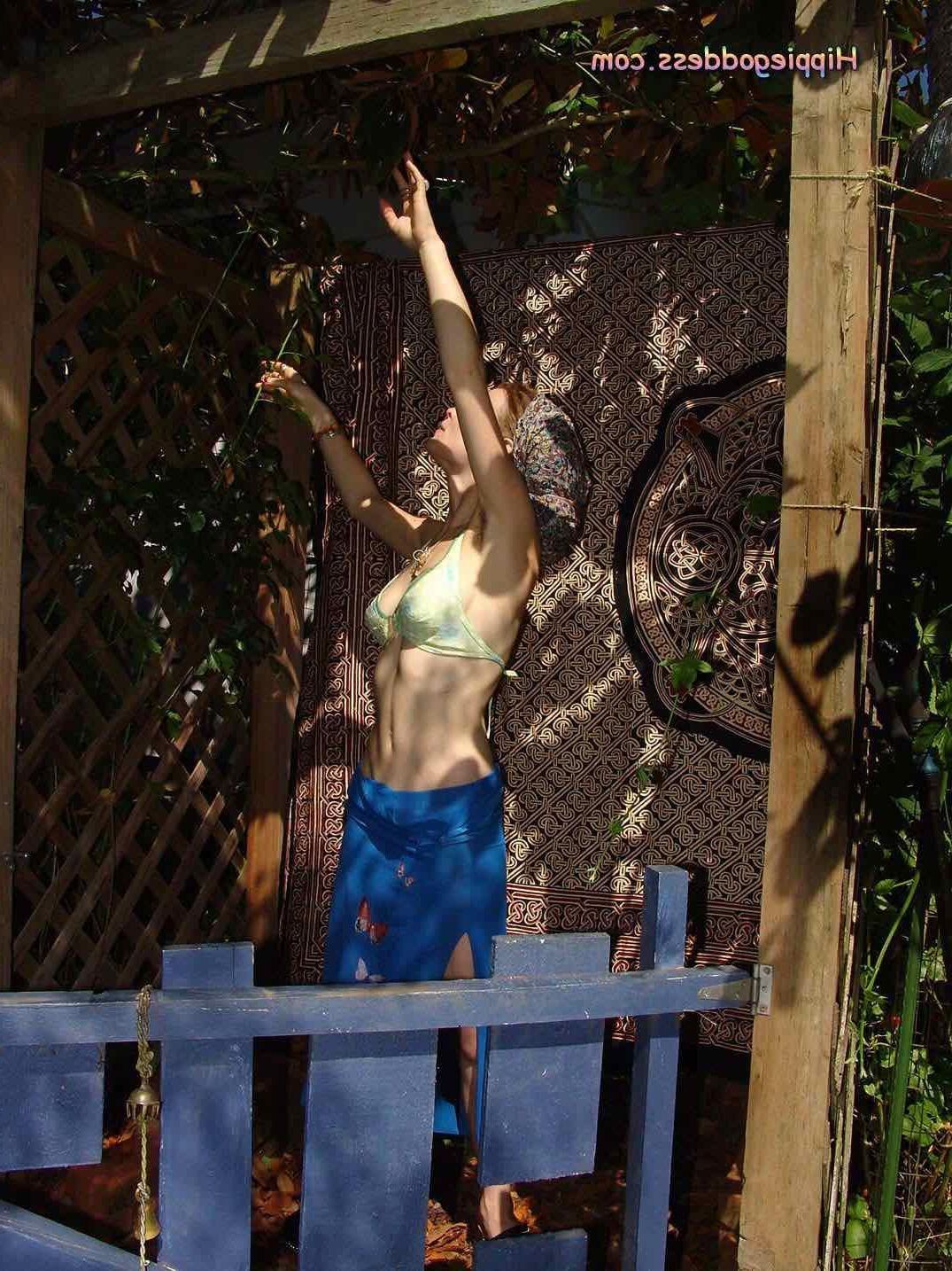 HippieGoddess INGRESS My naked neighbour
