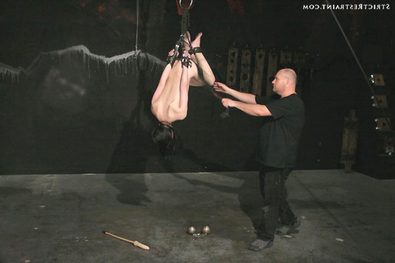 Modelo de Bondage Olivia Owens