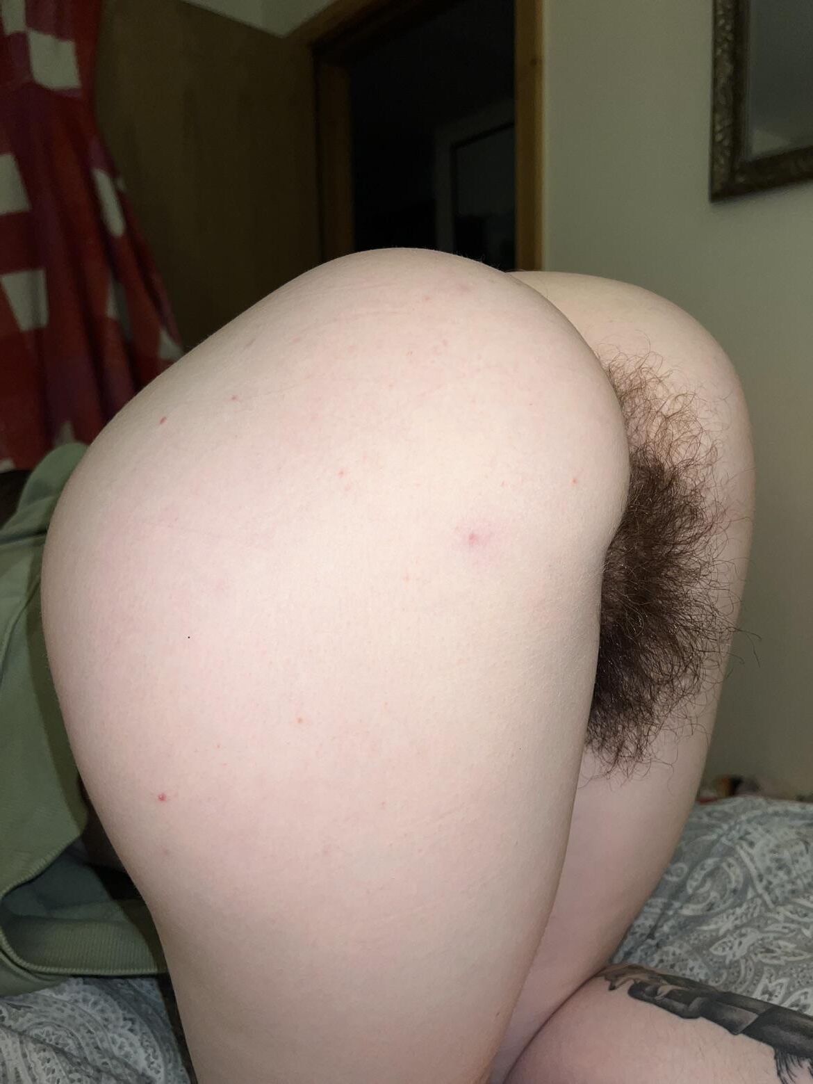 Hairy from the back 