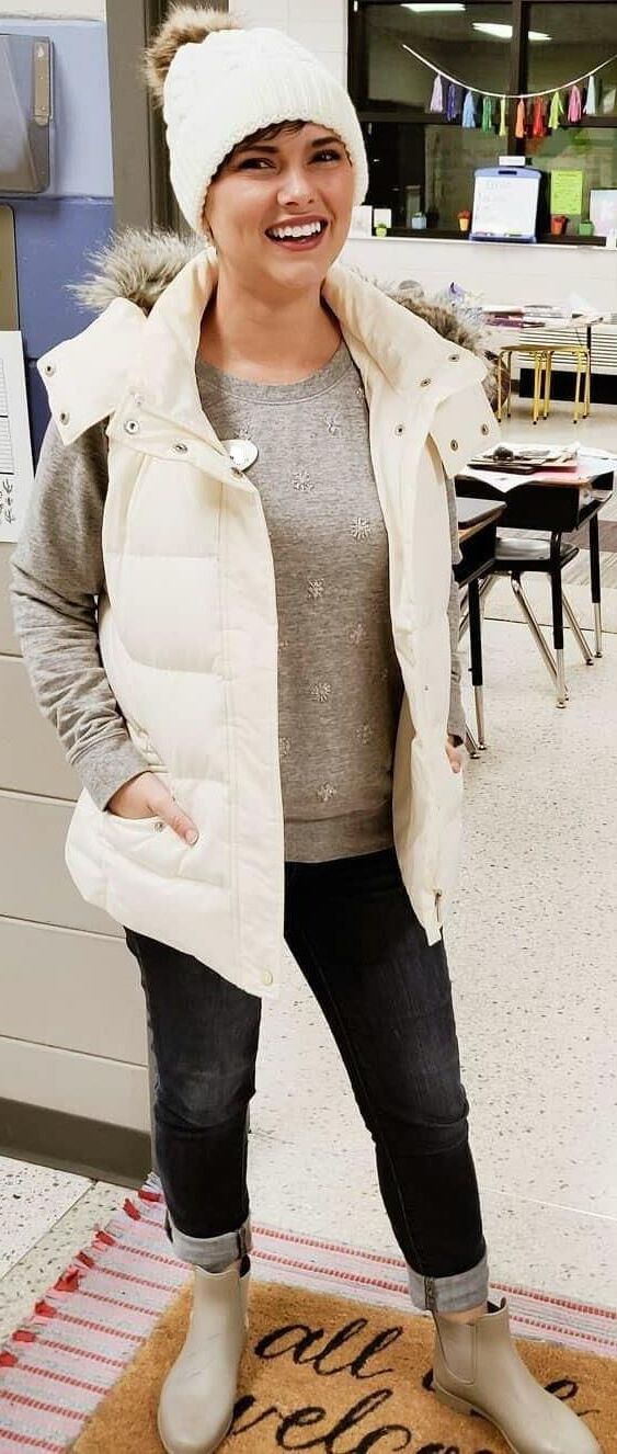 Linda esposa maestra y MILF para comentarios.