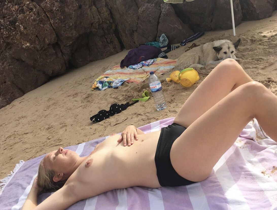 Pechas de playa, Topless Tanner Desnoware Mix QQ