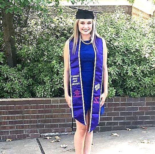 Un graduado de belleza summa cum carga con honores de orina