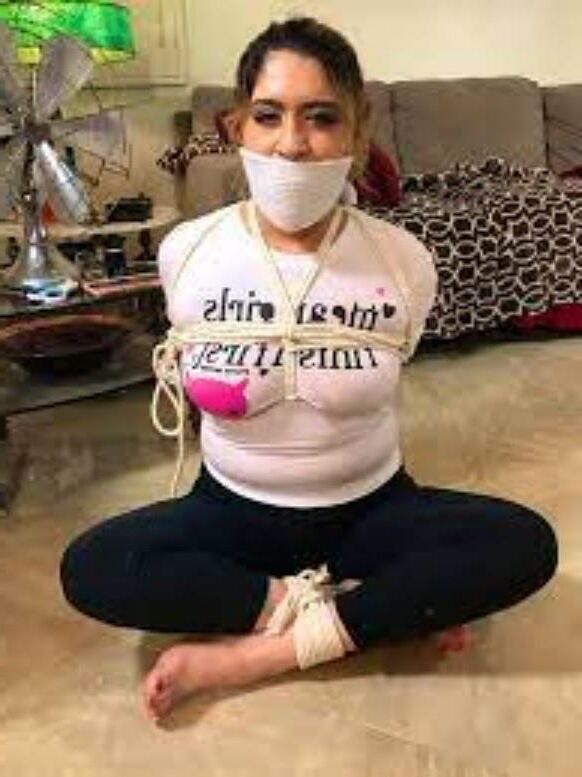 Modelo de Bondage Olivia Nicolette