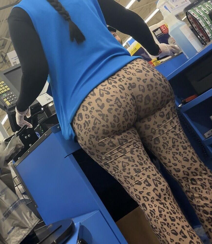 Latina milf com grande bunda trabalhando em w mart