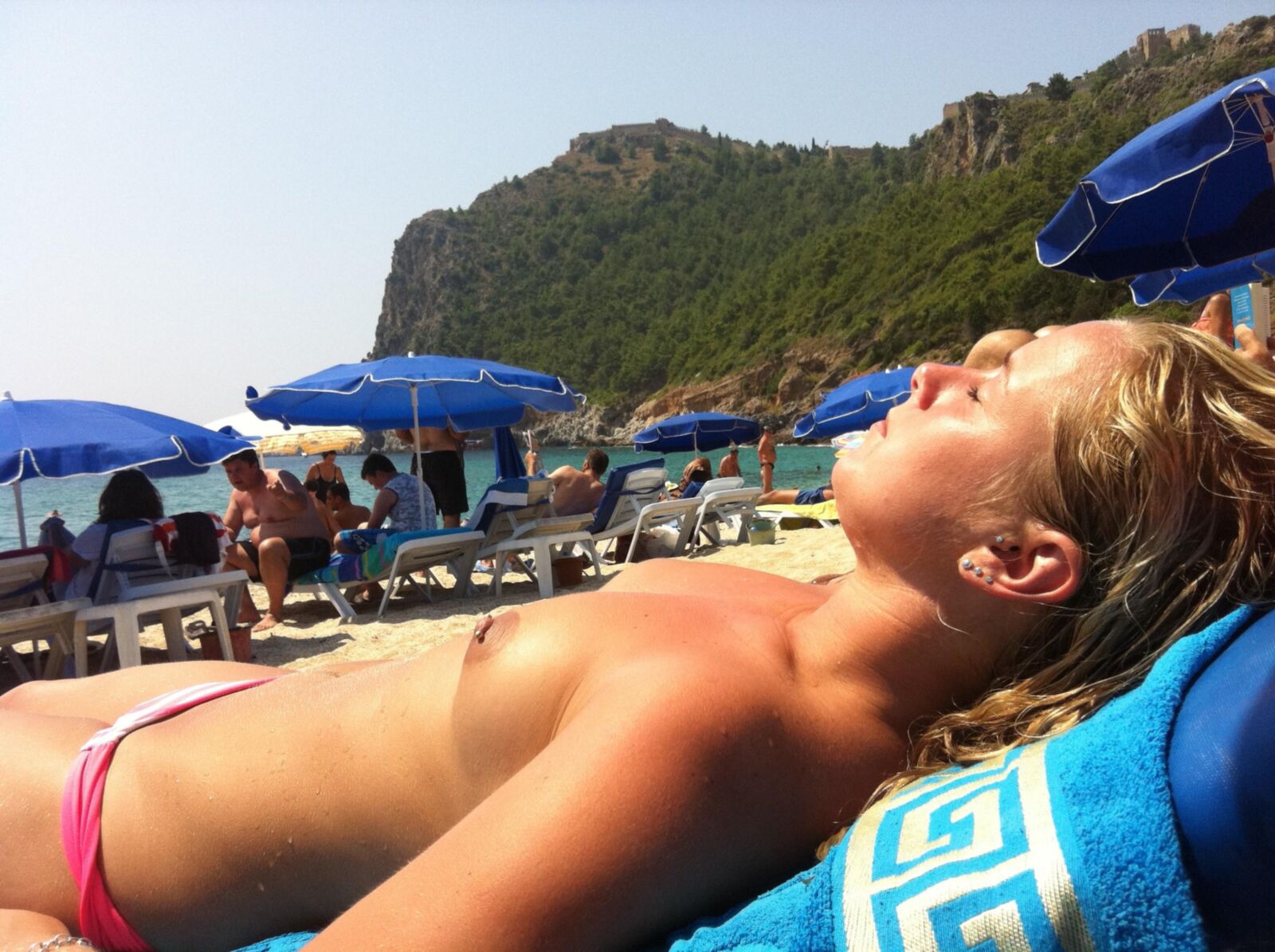 Pechas de playa, Topless Tanner Desnoware Mix QQ