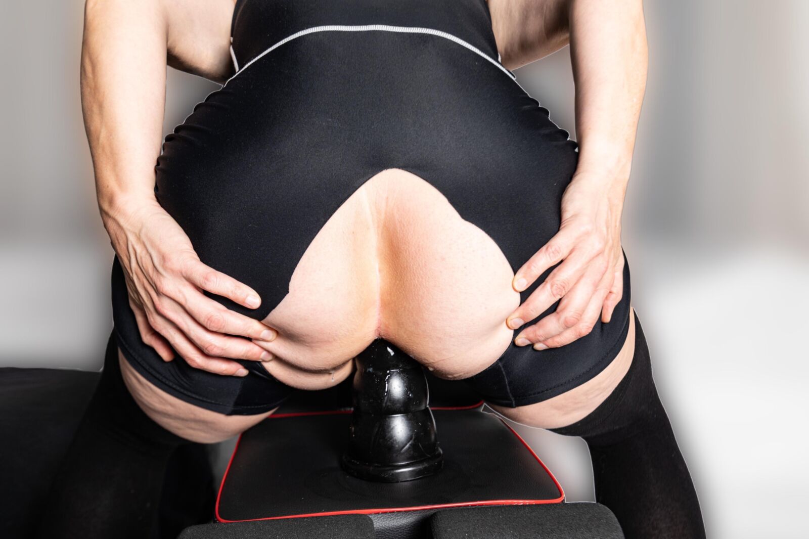 yo stretching my ass