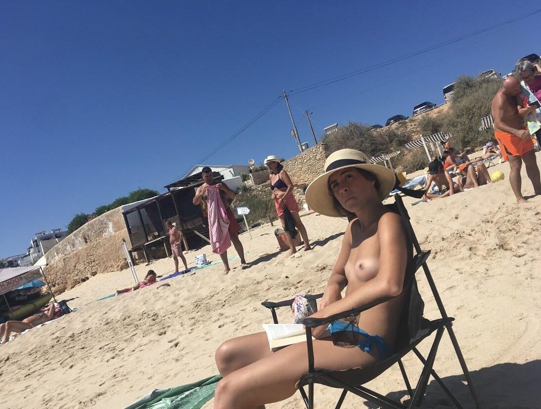 Pechas de playa, Topless Tanner Desnoware Mix QQ