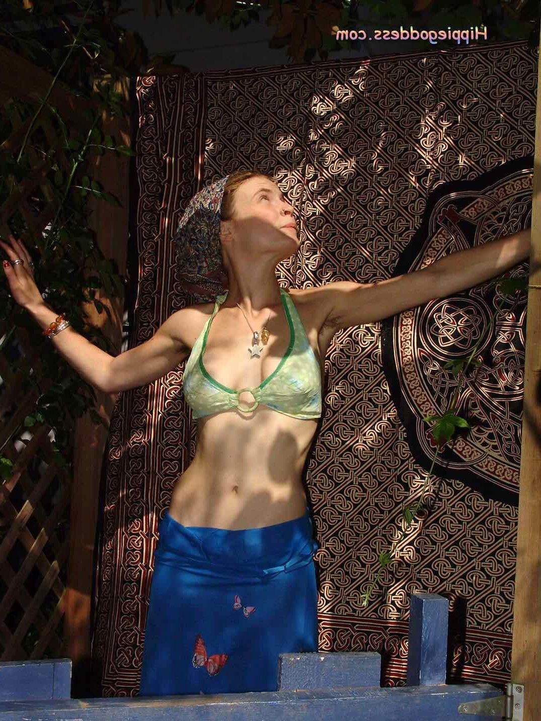 HippieGoddess INGRESS My naked neighbour