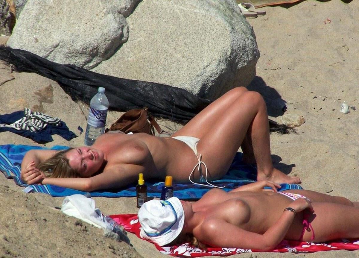 Pechas de playa, Topless Tanner Desnoware Mix QQ