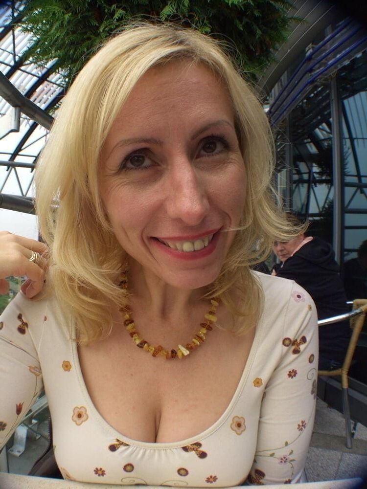 I am Gloria, and want to make all the men arround me happy