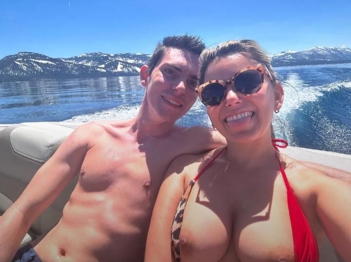 O casal de swing amador trocou pix