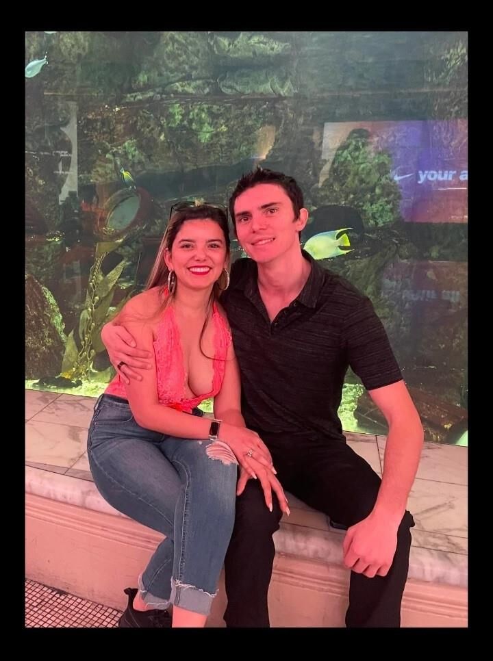 O casal de swing amador trocou pix