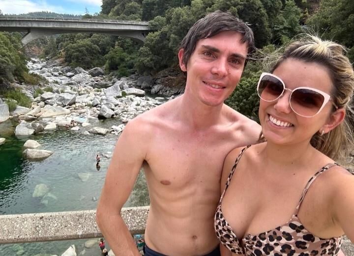 O casal de swing amador trocou pix