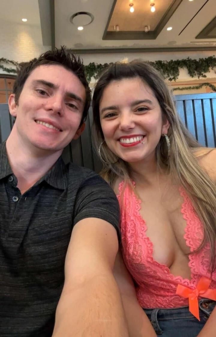 O casal de swing amador trocou pix