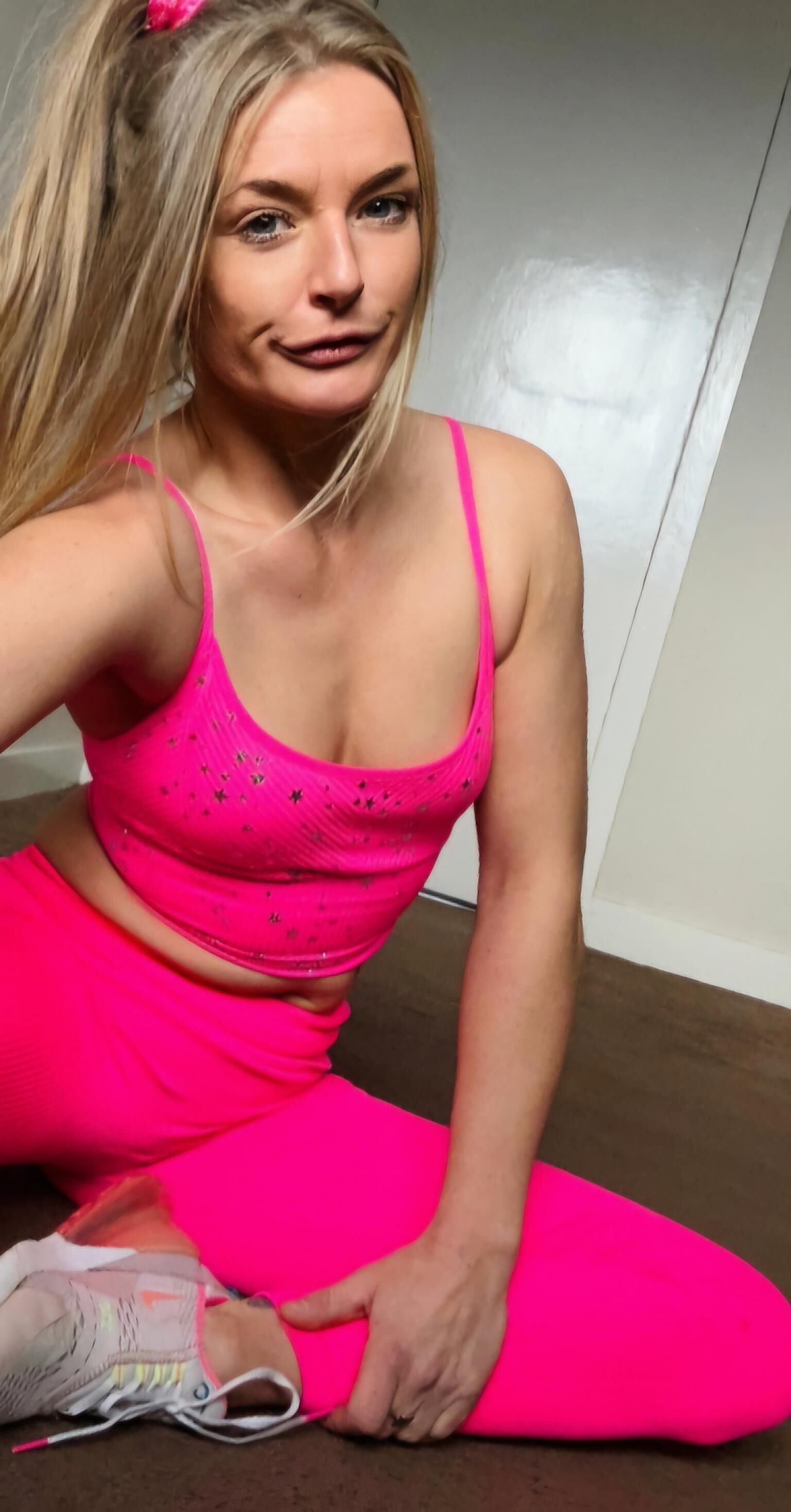 Peitos minúsculos de Skinny Blonde Chav Slut