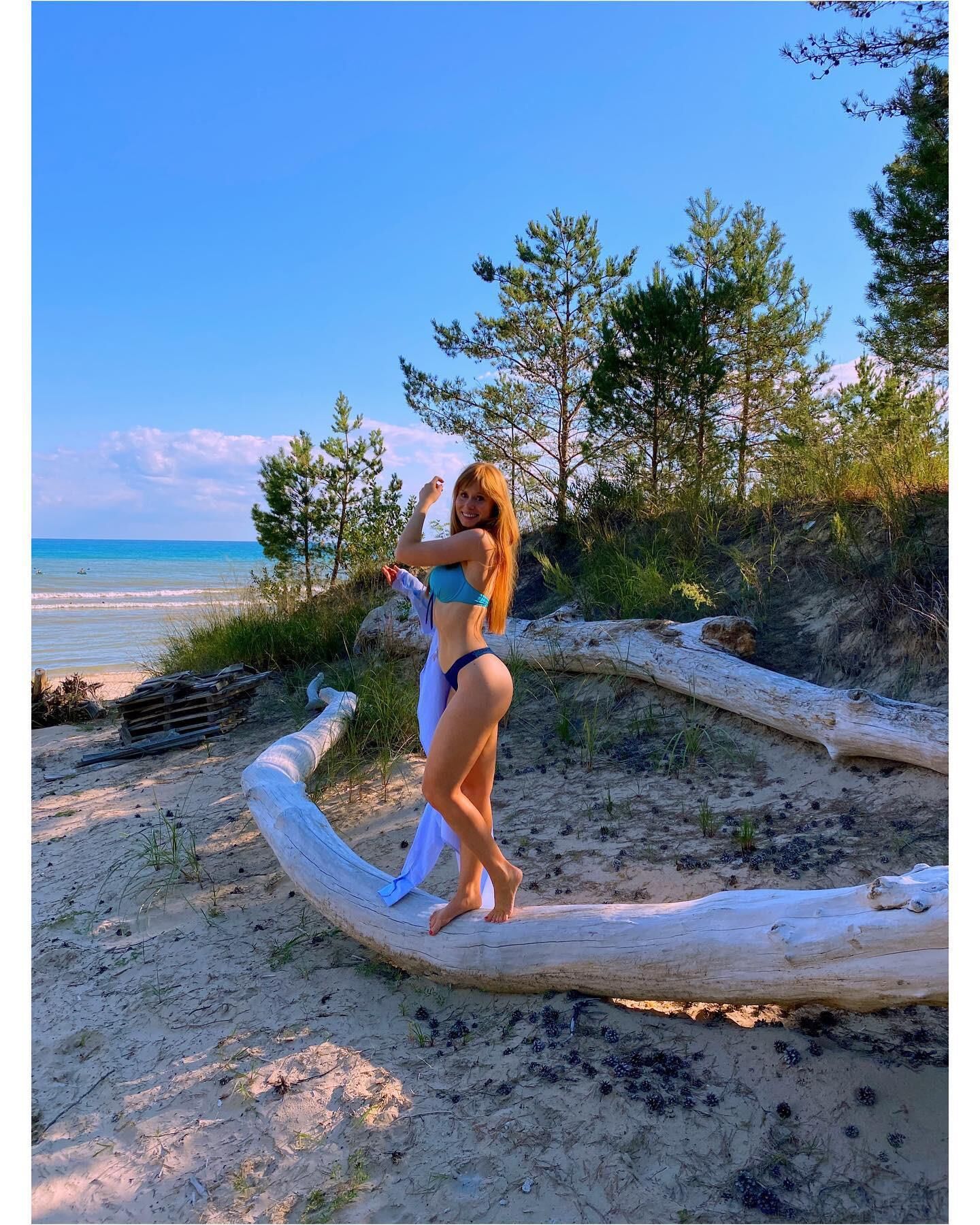 Elle pelirroja no desnuda
