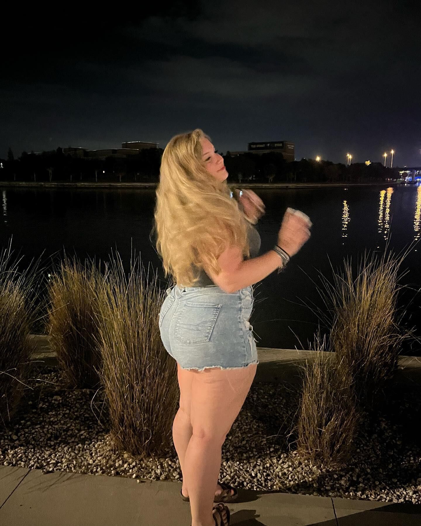 BBCの大学Snowbunny Pawg：Halynn