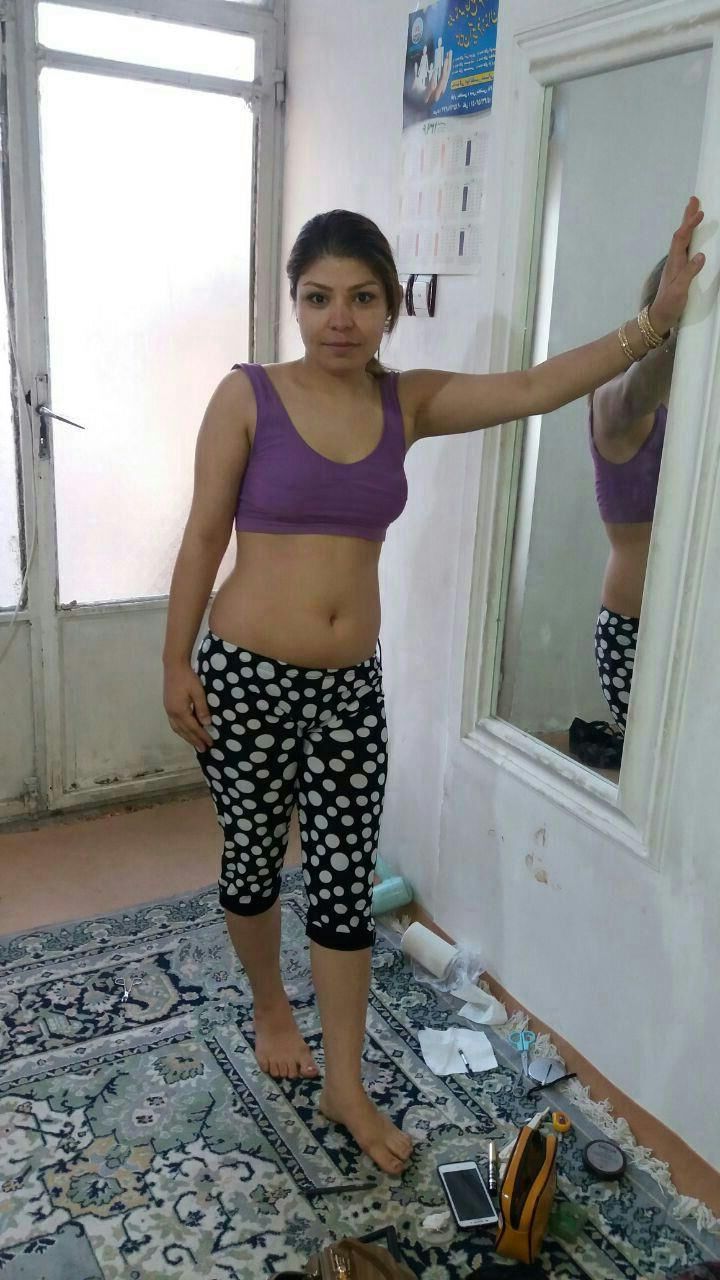 素敵でセクシーなイランの女性