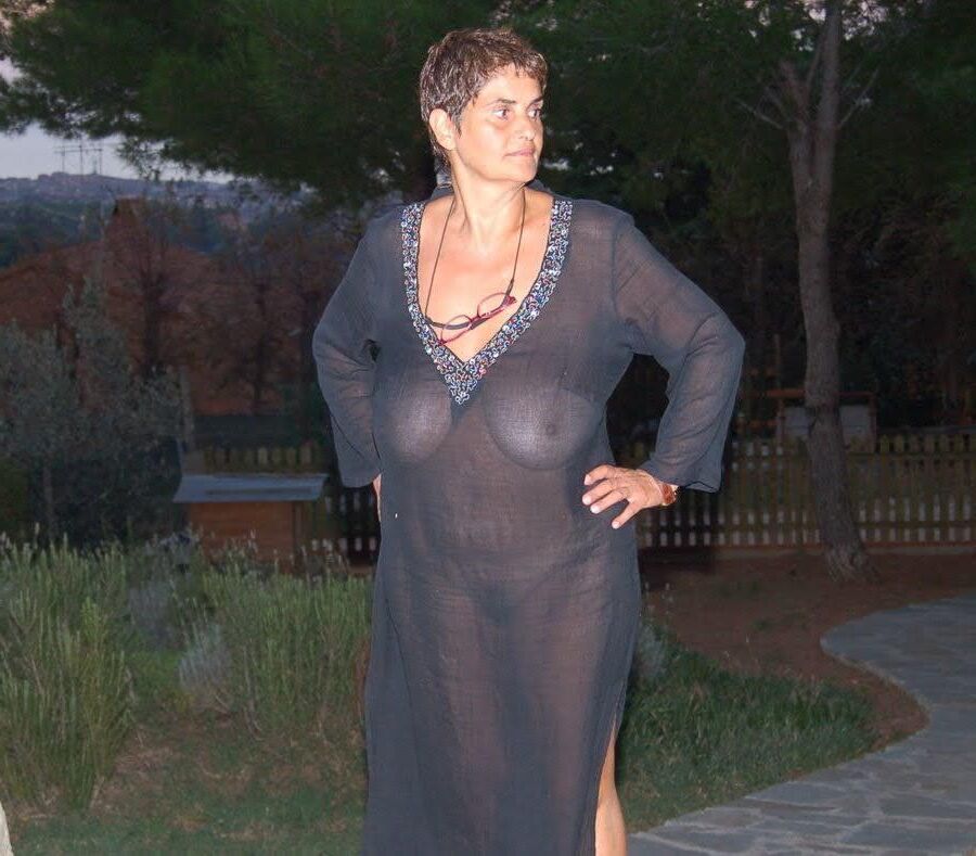 Haarige italienische Frau