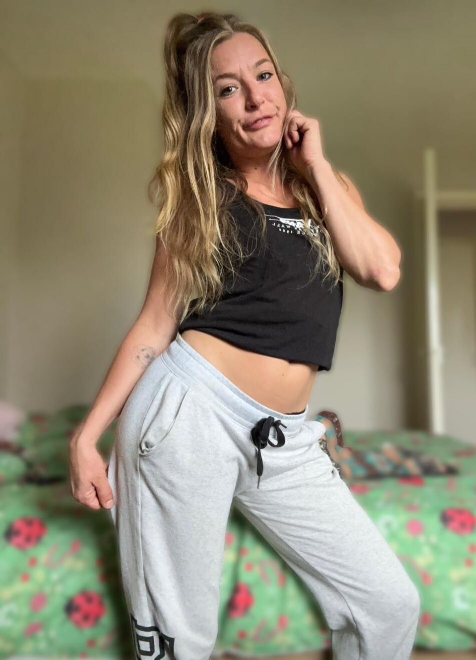 Peitos minúsculos de Skinny Blonde Chav Slut