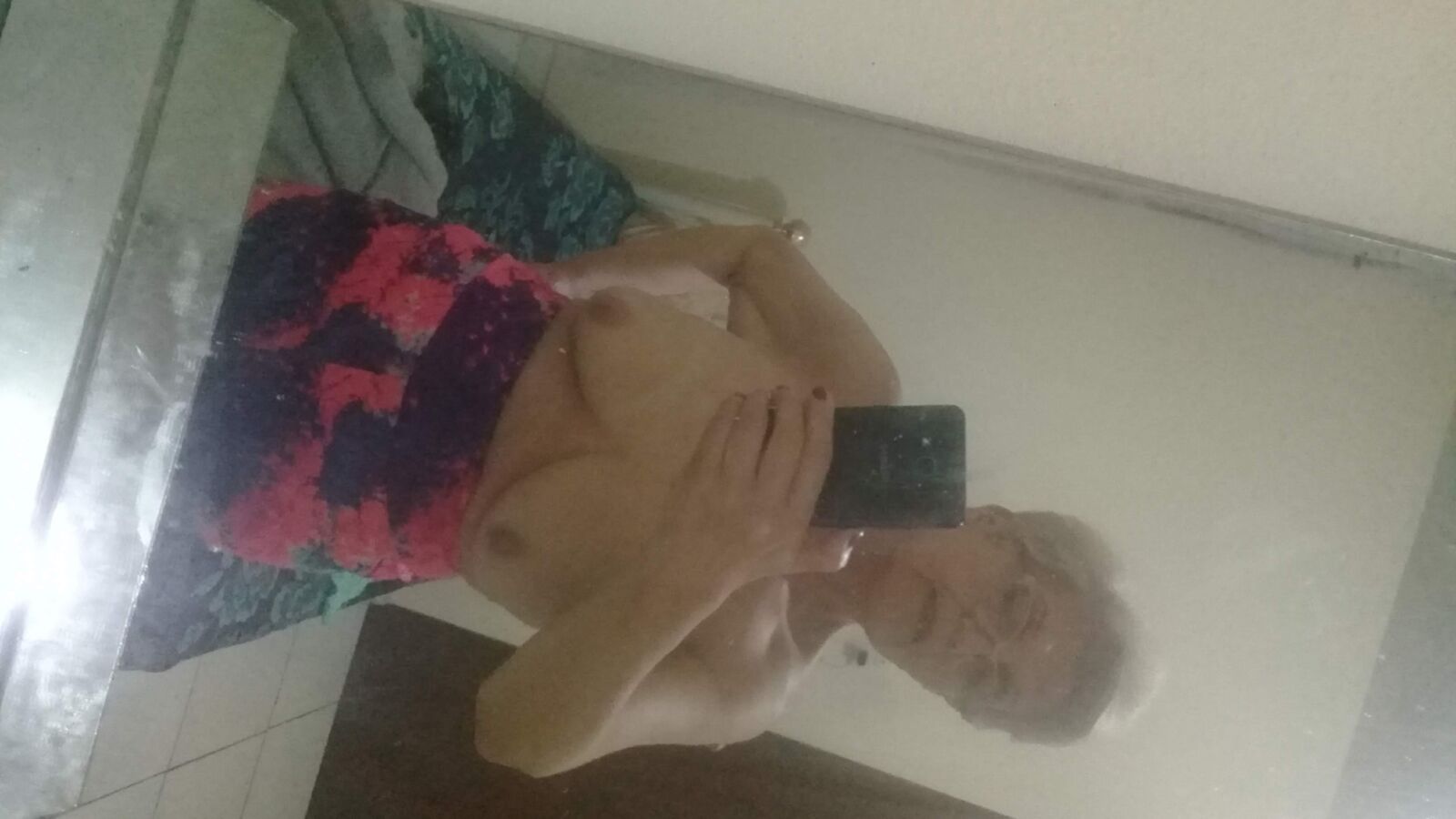 Abuelita Elba Muestra Las Tetas