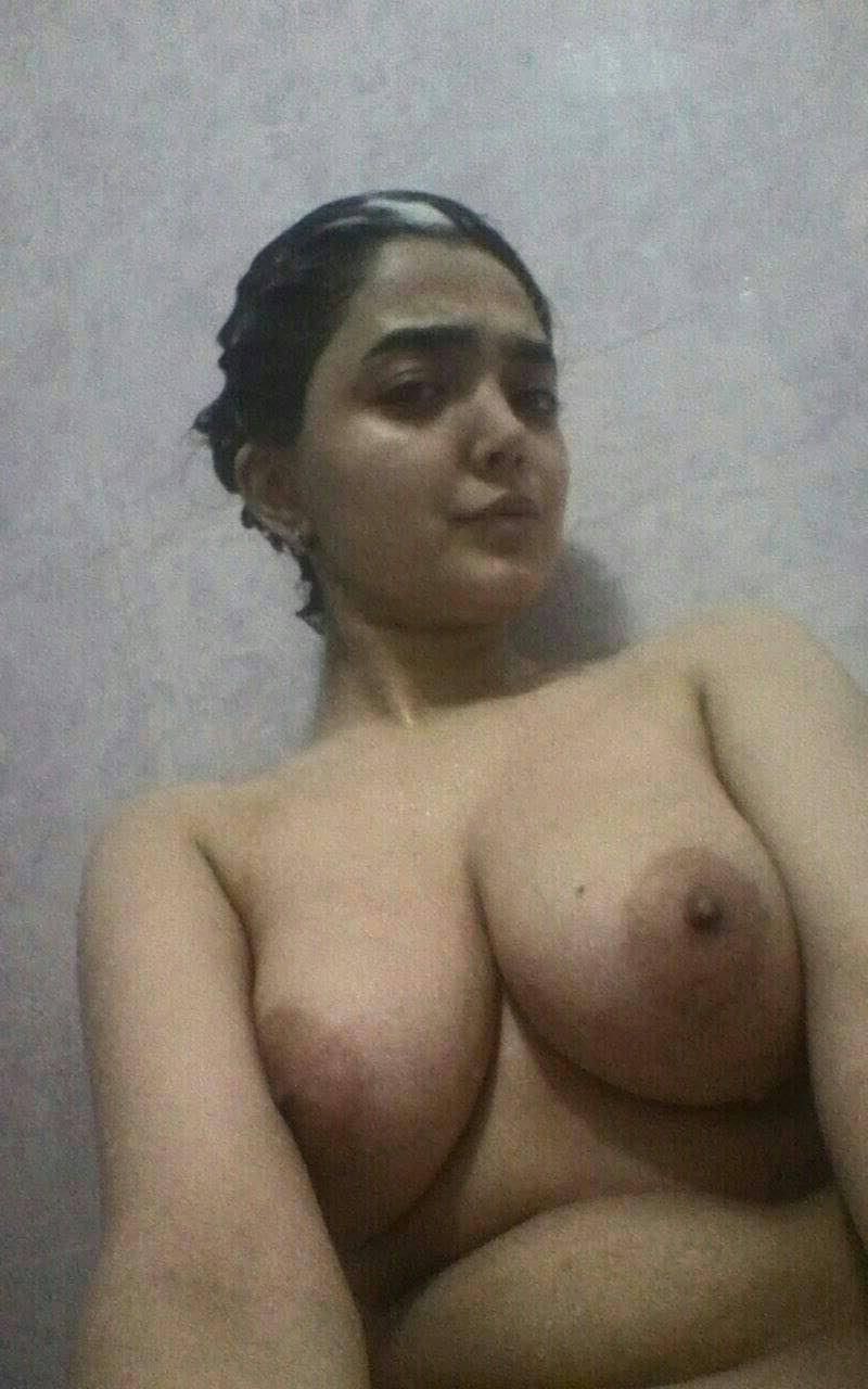 素敵でセクシーなイランの女性