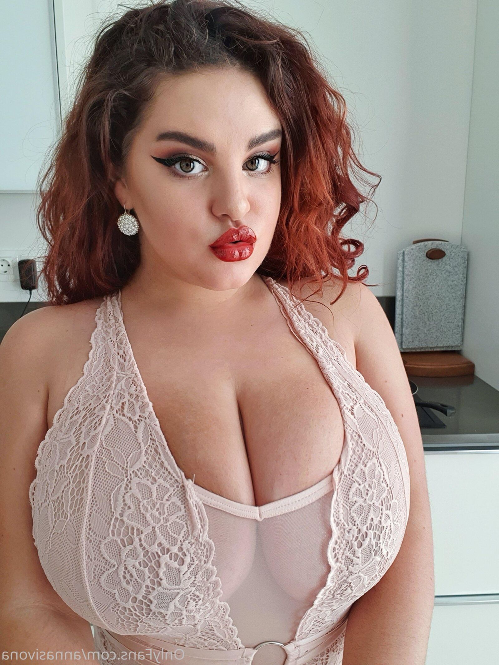 Épaisse mignonne russe Anna Sivona