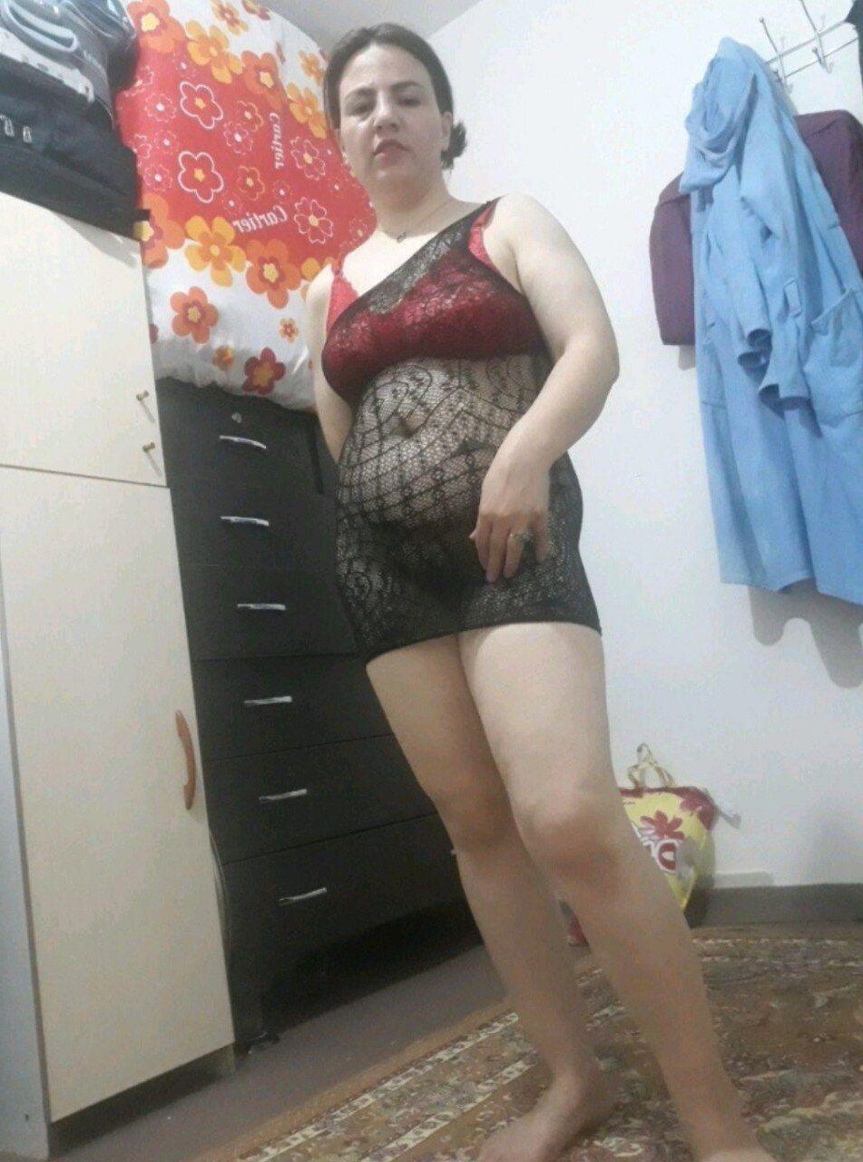 素敵でセクシーなイランの女性