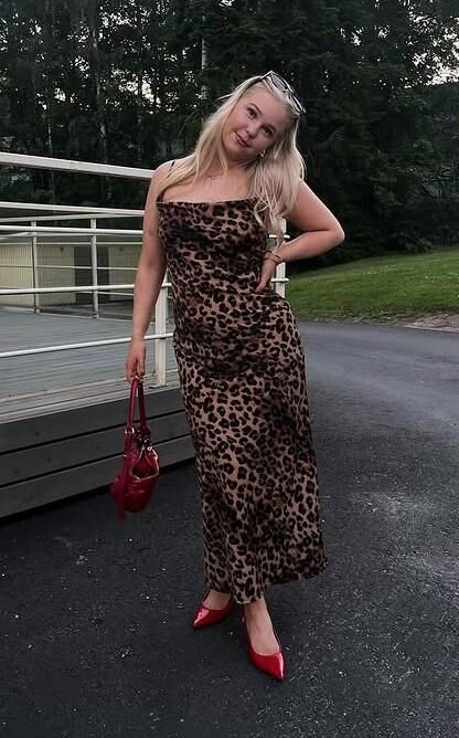 Sexy dresses and outfits 