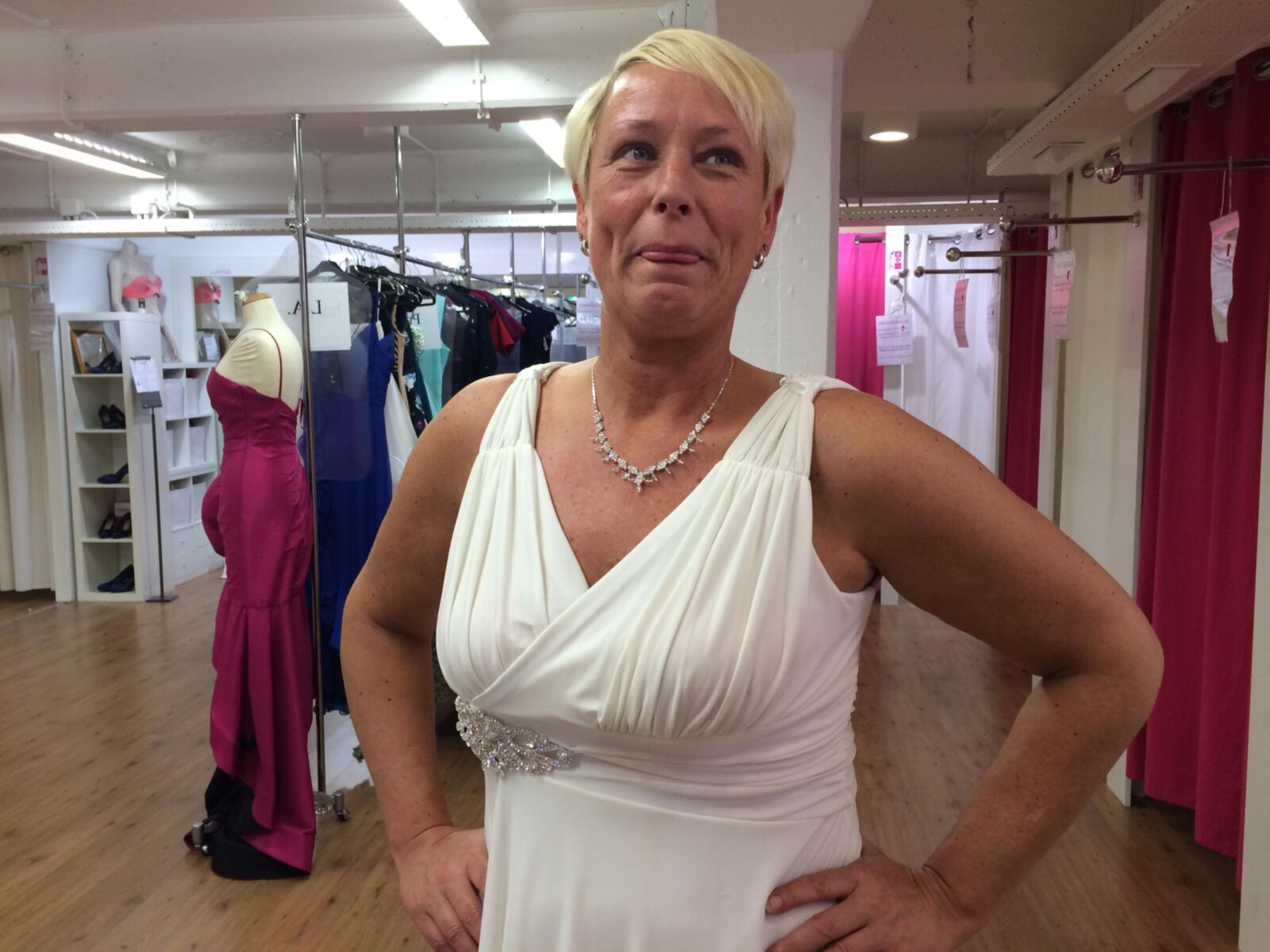 Frau Anja a exposé pour des commentaires et des republication !!