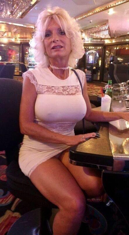 Sexy dresses and outfits 