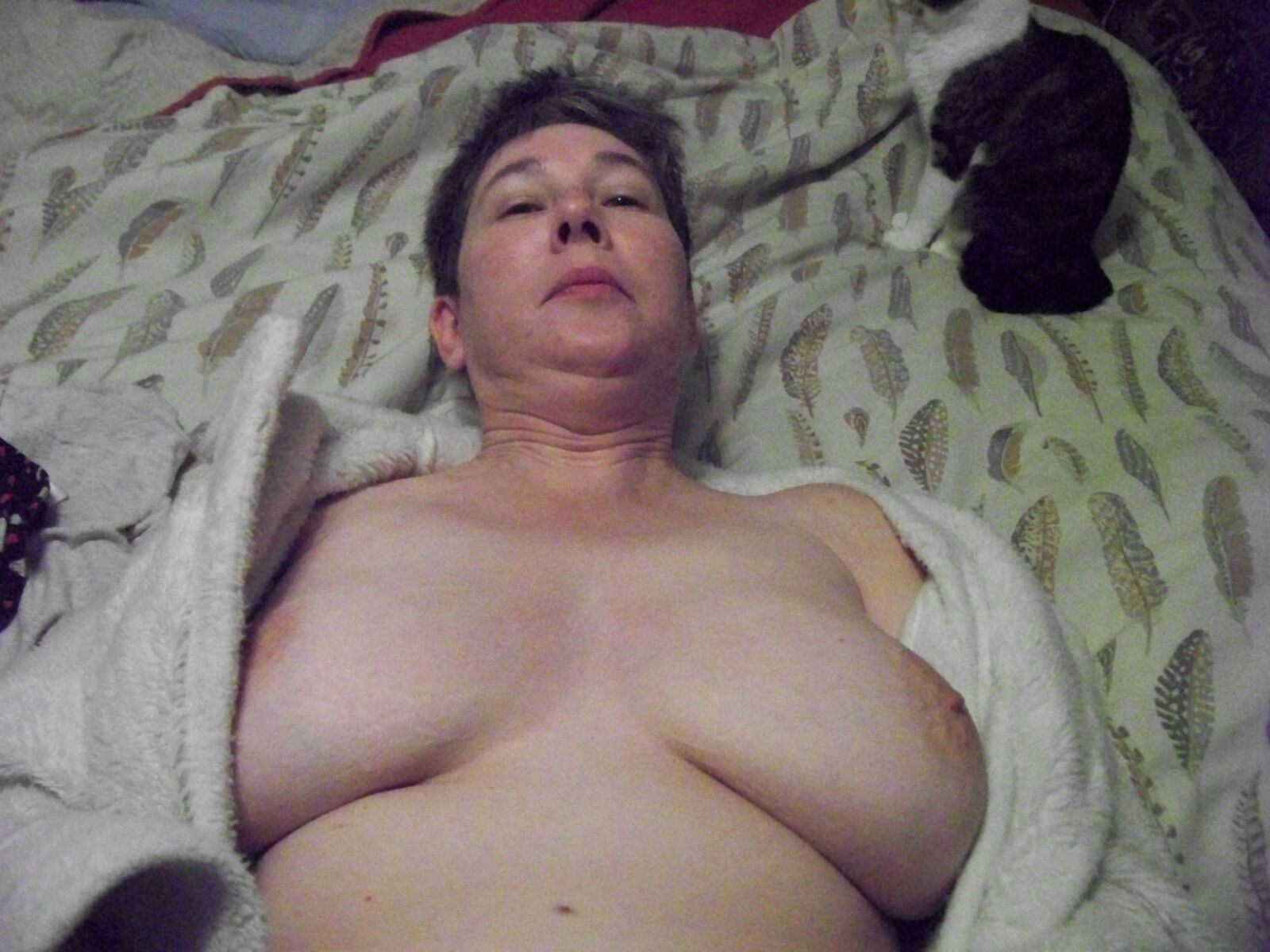 Desnuda ama de casa nerd expuesta por marido