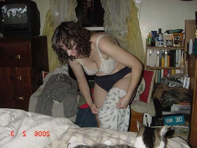 Desnuda ama de casa nerd expuesta por marido
