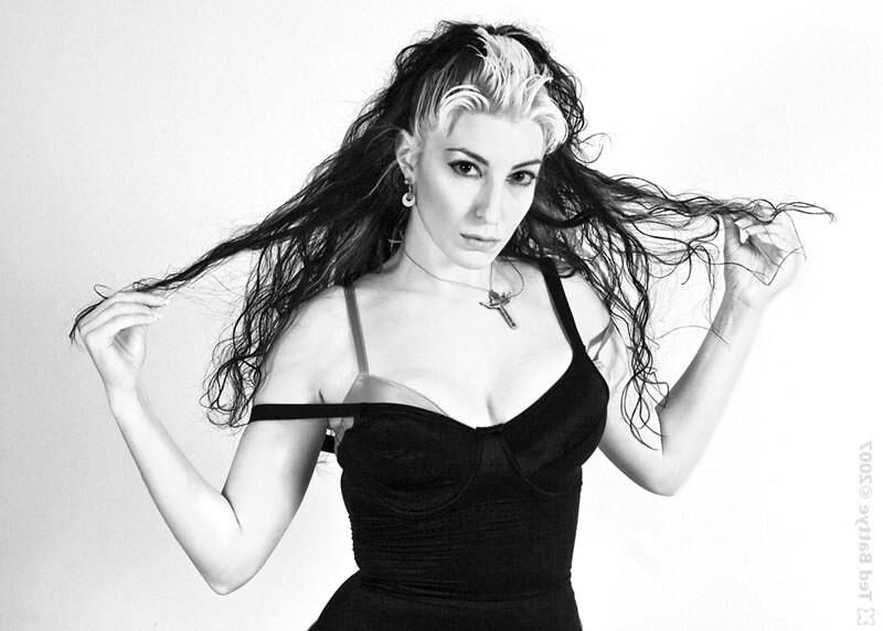 Kriss o Sexy milf modelo actriz cantante