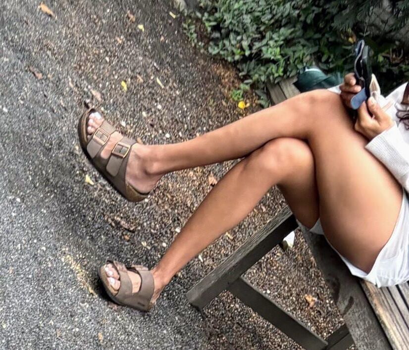Crossed legs candid and webfinds (NN)
