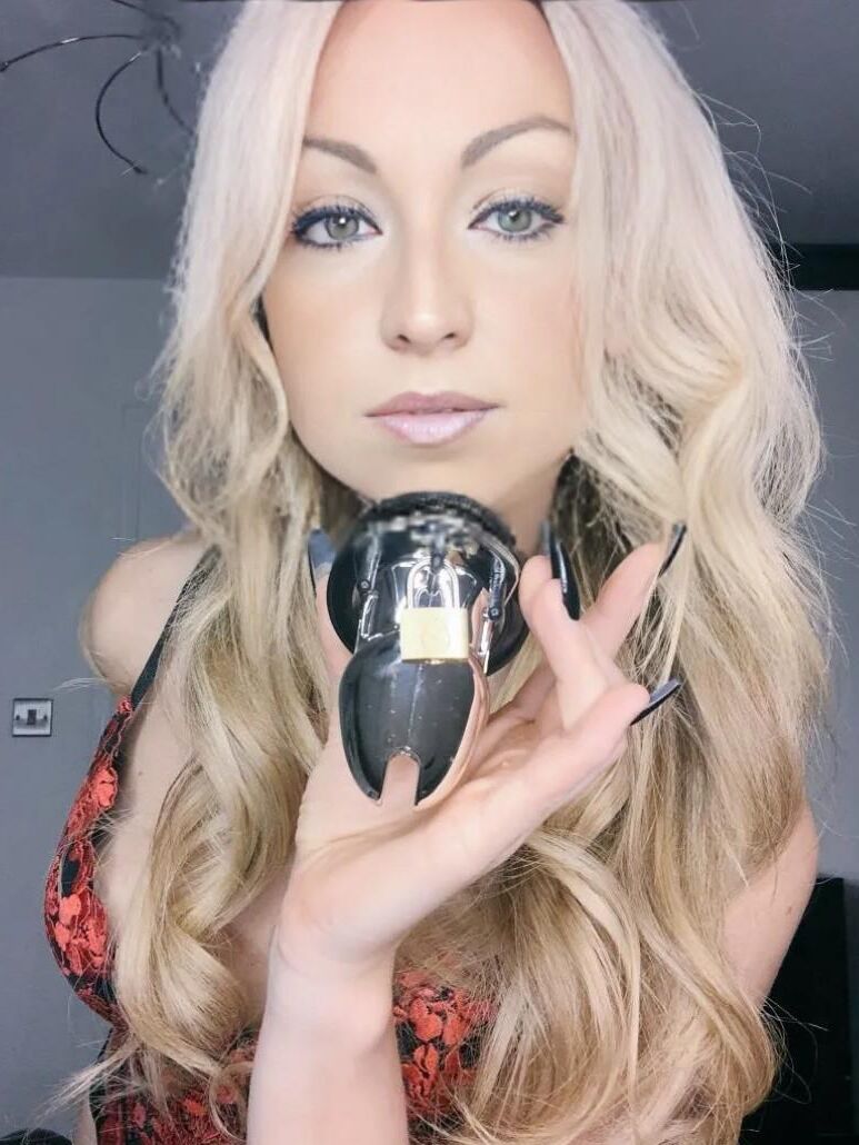 Hot Dominant Girls I'd Love to Serve