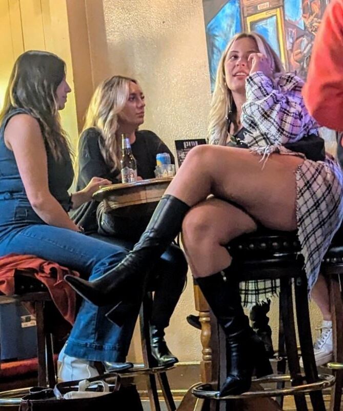 Crossed legs candid and webfinds (NN)