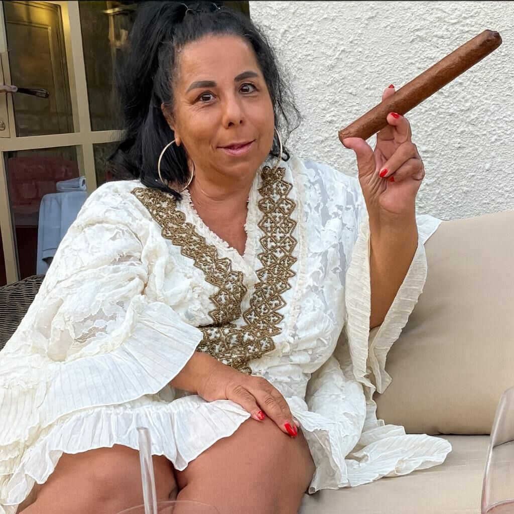 AI Huge Cigar Smoking Fetish Ugly Nose Mature