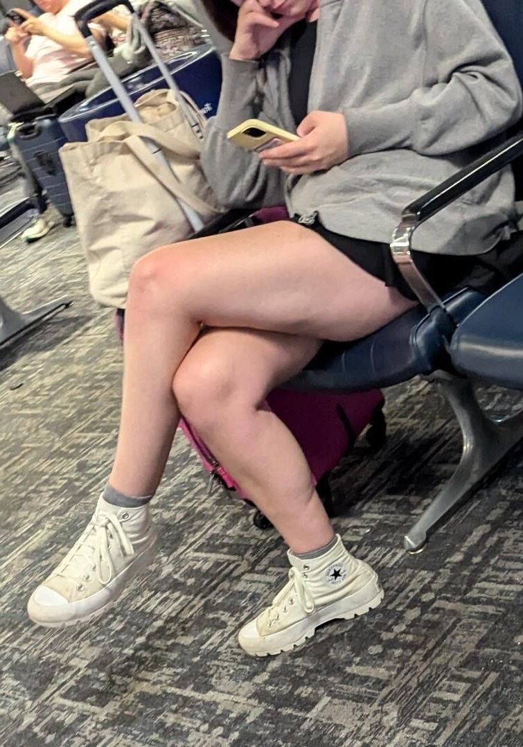 Crossed legs candid and webfinds (NN)