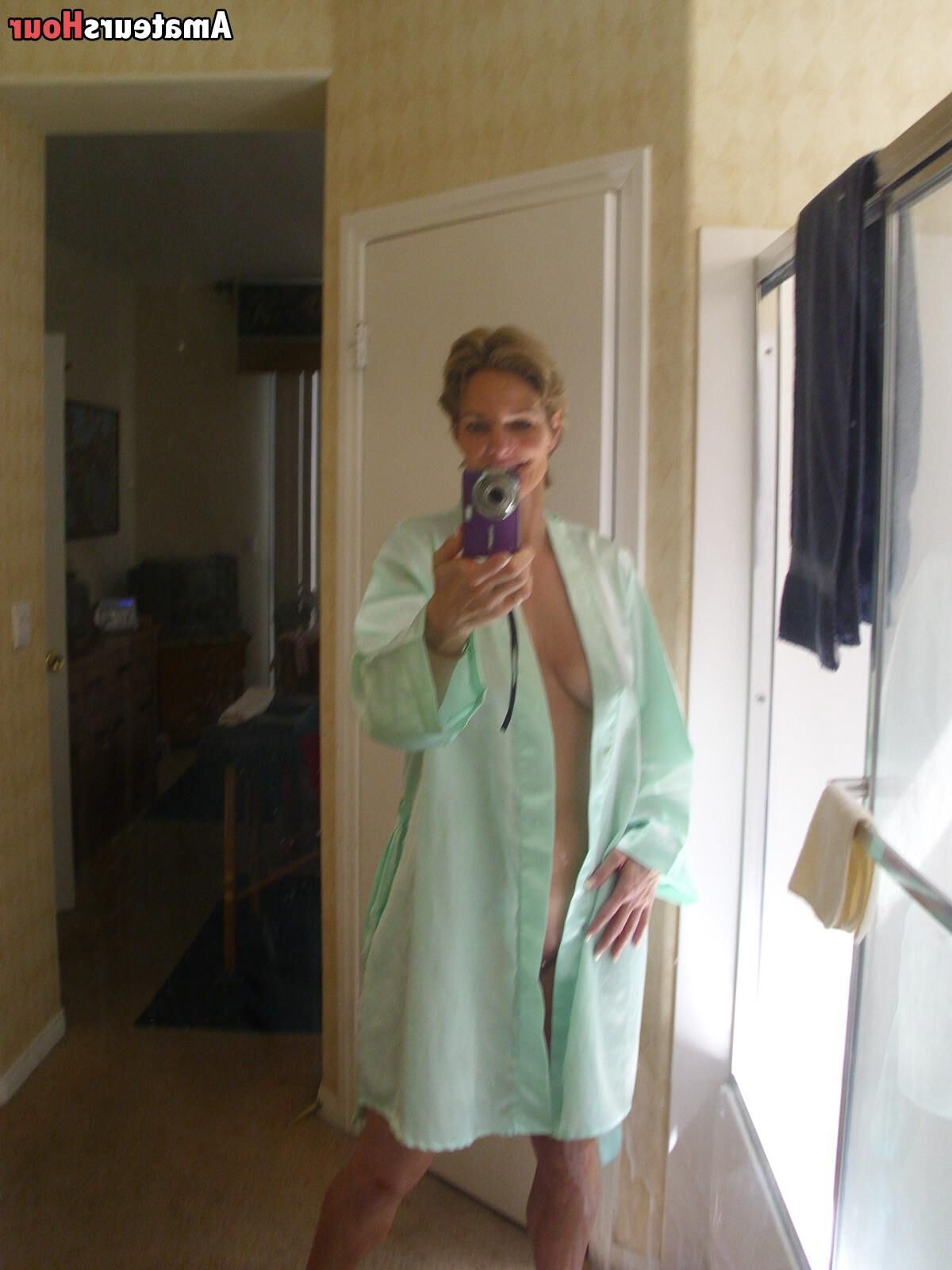 Amateurshour Taylor Selfies