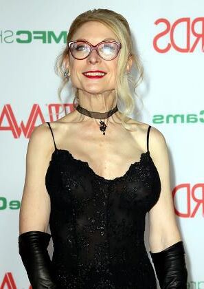 伝説的な美しさニーナ・ハートリー