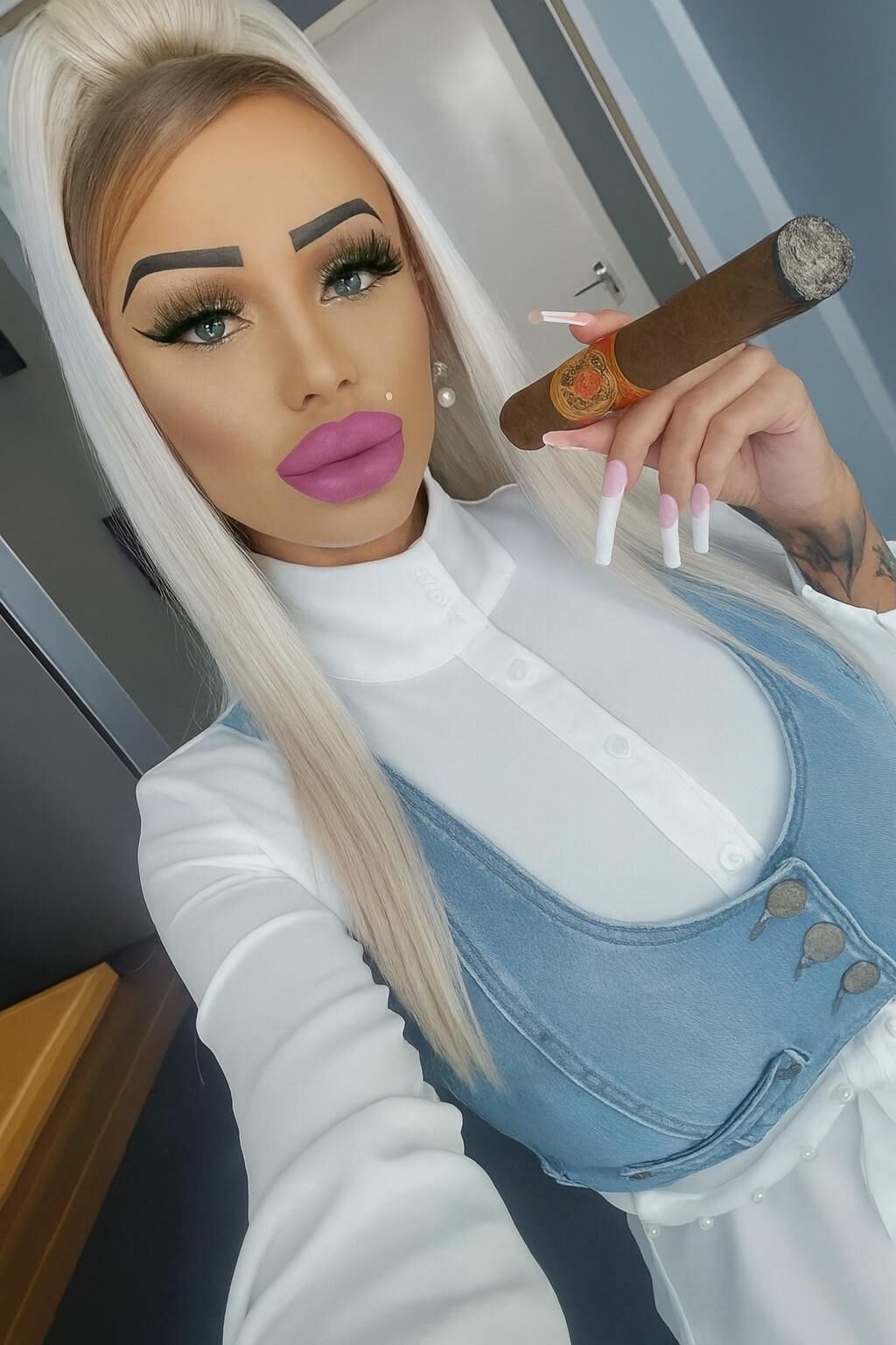 AI Huge Cigar Smoking Fetish Ugly Nose Mature