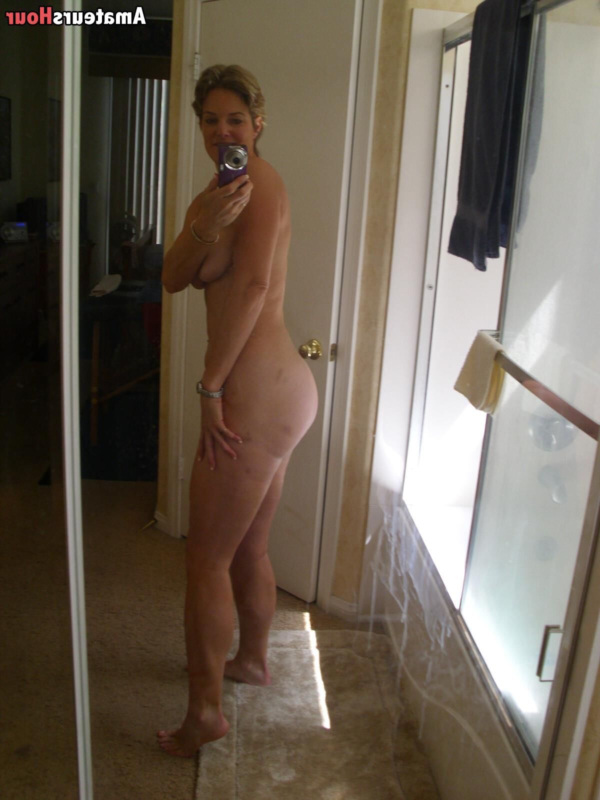 Amateurshour Taylor Selfies