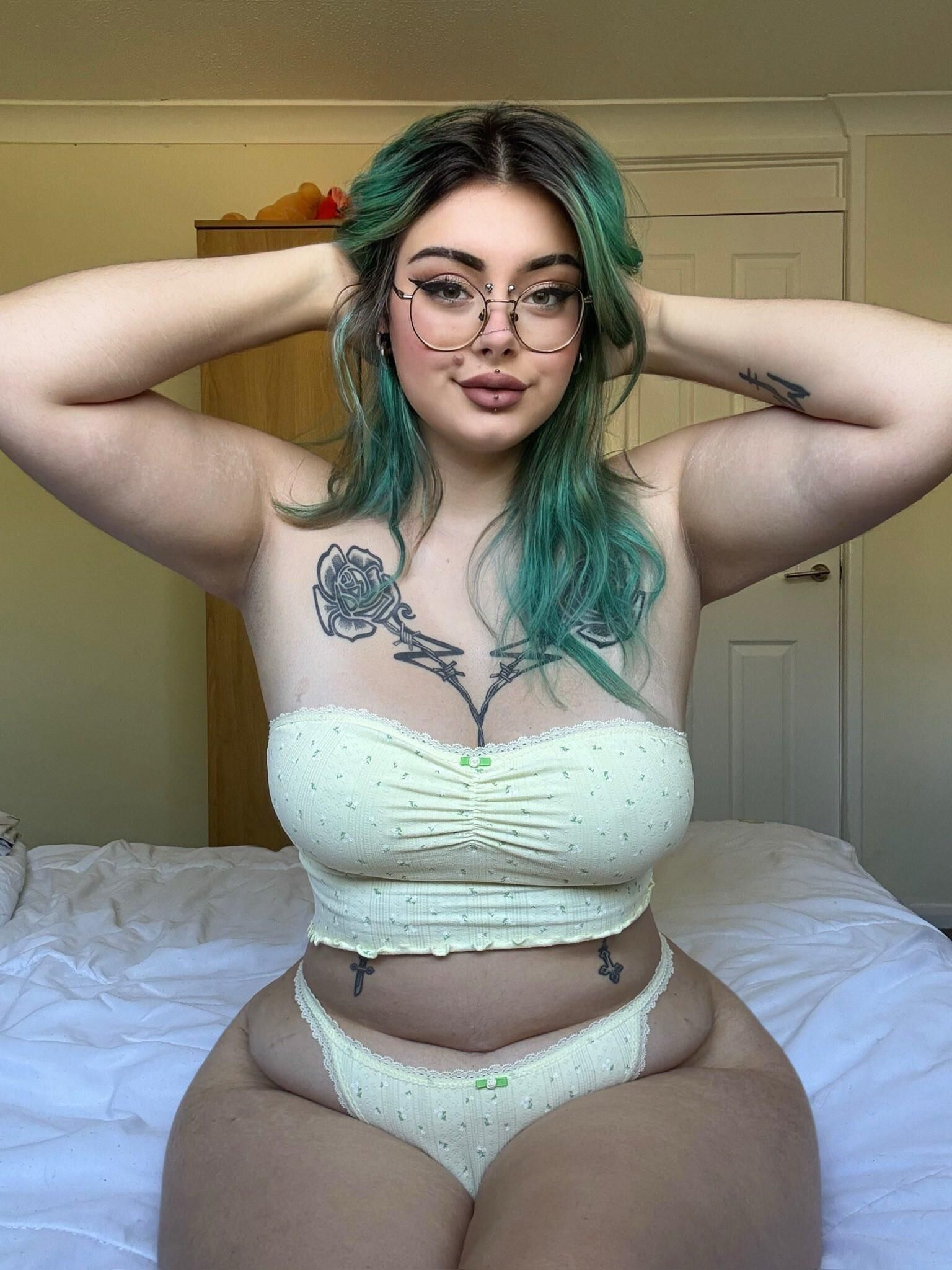 Thicc Busty Goth
