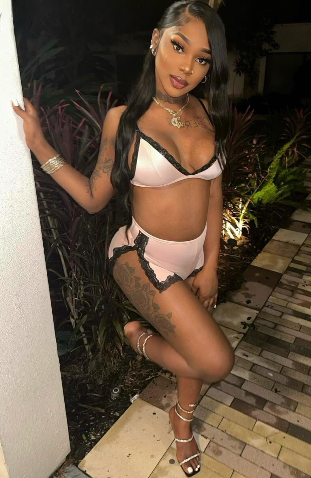 Online beauty Kacey