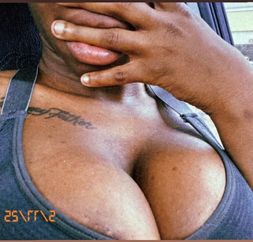 Slim Black Ebony com Big Butt